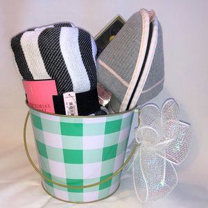 VICTORIA'S SECRET Beach Throw / Slippers / Plaque